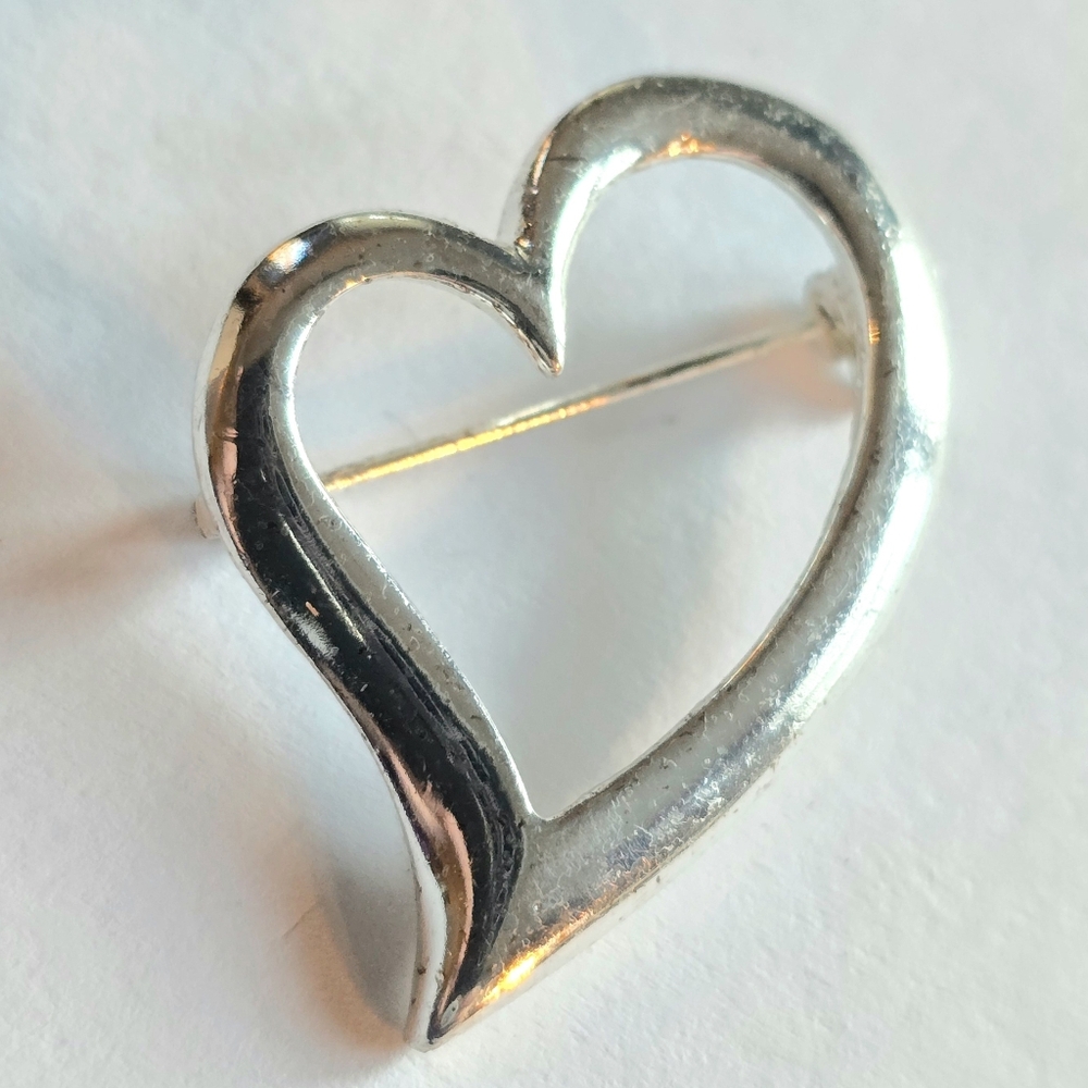 Vintage heart brooch silver tone love pin valentine valentine's day sweetheart